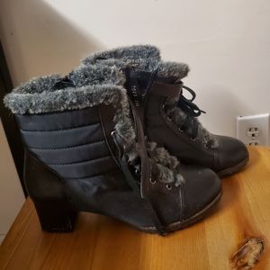 Boots size 7